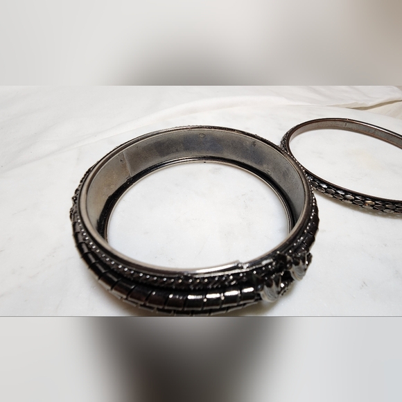 Vintage Abstract Gunmetal Bangle Bracelet Set – Textured Stackable Pair - Picture 6 of 16